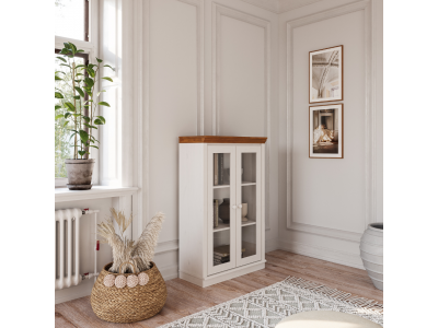 Estante de madeira com 1,19 m na cor branco lavado e mel e duas portas de vidro / Coleção biblioteca